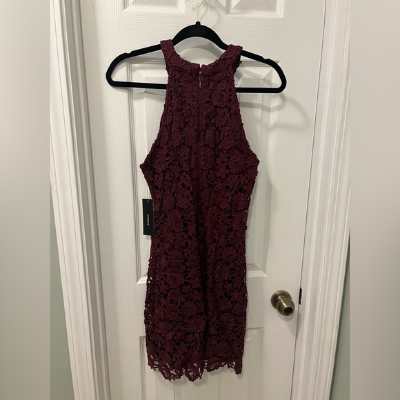 LuLu’s - Maroon Lace Halter Neck Dress with zipper in the back - Picture 1 of 2